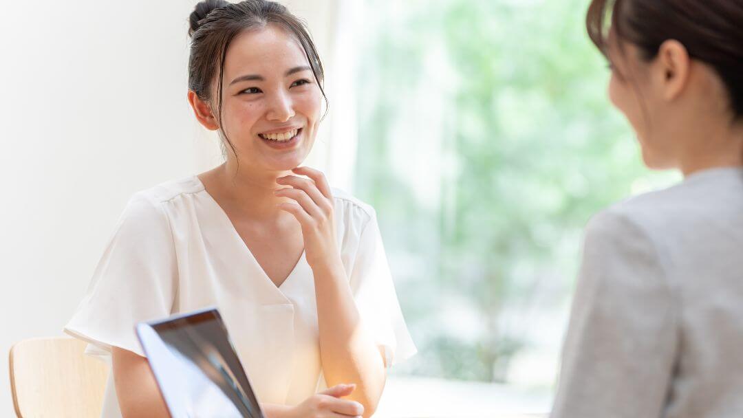 神戸の結婚相談所Aimarryは30代の親しみやすいカウンセラーが担当するイメージ画像