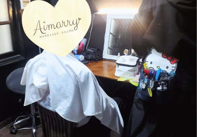 結婚相談所での婚活写真撮影のためヘアメイク中の写真です。